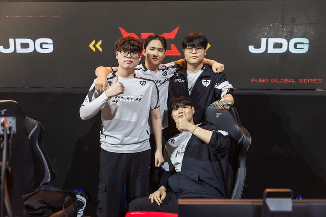 ©AP신문(AP뉴스)/이미지 제공 = 크래프톤 ▲배고파 팀. (왼쪽부터) '아칸' 김민욱, '성장' 성장환, '규연' 최규연, '박프로' 박혜성 선수.