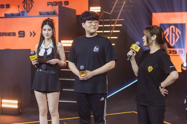 ©AP신문(AP뉴스)/이미지 제공 = 크래프톤 ▲배고파 팀의 '성장' 성장환 선수가 현지 아나운서와 인터뷰를 진행하고 있다.