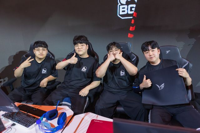 ©AP신문(AP뉴스)/이미지 제공 = 크래프톤 ▲배고파 팀. (왼쪽부터) '아칸' 김민욱, '성장' 성장환, '규연' 최규연, '박프로' 박혜성 선수.