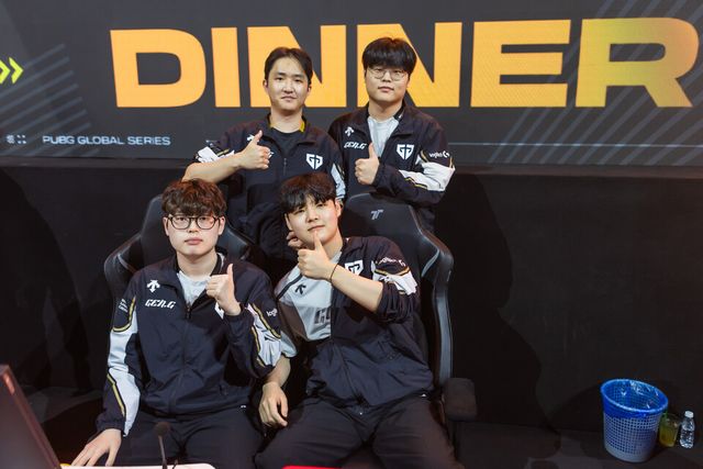 ©AP신문(AP뉴스)/이미지 제공 = 크래프톤 ▲젠지 펍지 팀. (앞줄 왼쪽부터 시계 방향으로) '오르카' 이장원, '플레임' 문지훈, '토시' 성윤모, '빈' 오원빈 선수