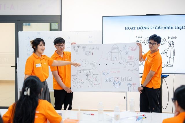 ©AP신문(AP뉴스)/이미지 제공 = 한화생명 ▲한화생명은 베트남 호찌민에서 청년 금융 인재를 선발하고, 이들과 함께 지역사회에 금융 지식을 전파하며 금융 취약계층 해소에 앞장서고 있다.