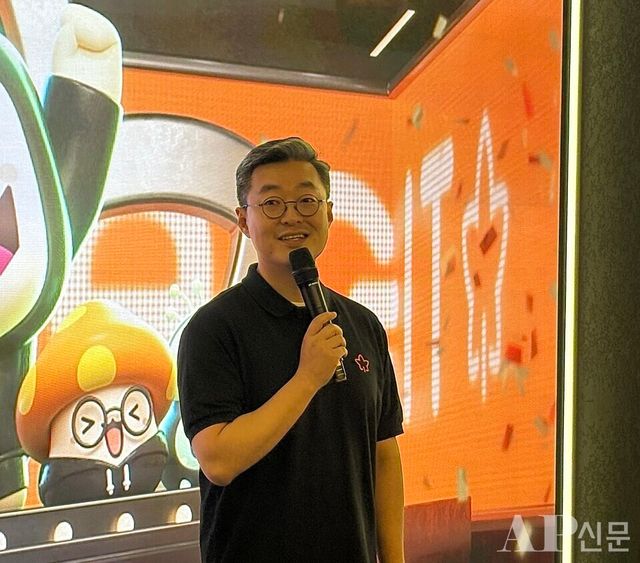 ⓒAP신문(AP뉴스)/ 박수연 기자 = ▲17일 열린 '메이플 아지트' 미디어데이에서 이동열 넥슨 '메이플스토리' 사업실장이 발표하고 있다.