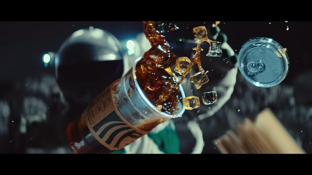 [AP신문 광고평론 No.1406]&nbsp; 삼성카드가 '스타벅스 삼성카드' 캠페인을 공개했다. 사진 삼성카드 유튜브 캡처ⓒAP신문(AP뉴스)