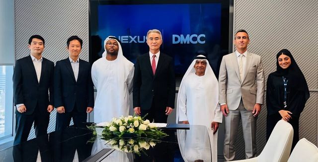 ©AP신문(AP뉴스)/이미지 제공 = 넥써쓰 ▲장현국 넥써쓰 대표(왼쪽에서 네 번째)는 지난 8일 두바이복합상품센터(DMCC)를 찾아 파트너십을 체결하고 블록체인·게임 생태계 확장을 위한 전략적 협력 방안을 논의했다.