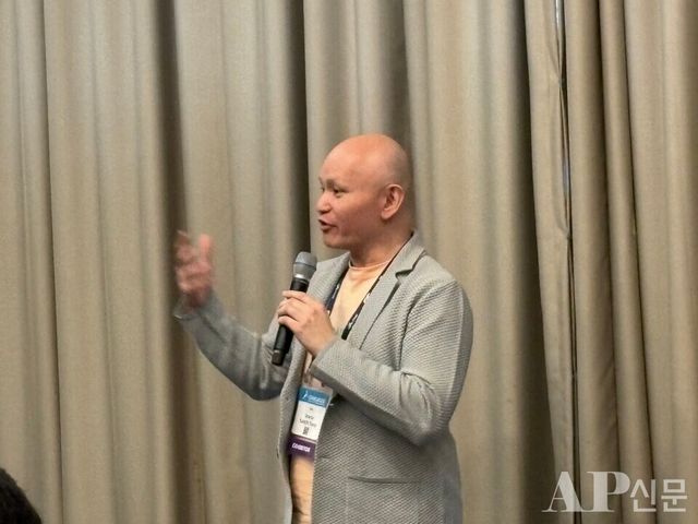 ⓒAP신문(AP뉴스)/ 박수연 기자 =&nbsp;▲야노 케이치 엔티엔트 대표가 13일 부산 벡스코에서 열린 미디어&nbsp;기자간담회에서 발표하고 있다.