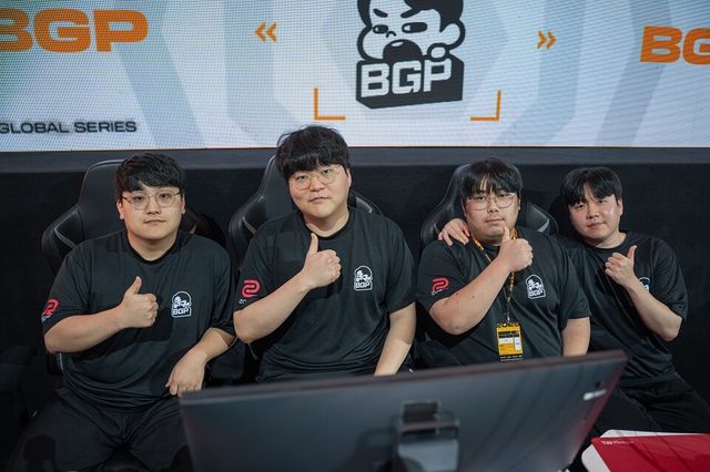 ©AP신문(AP뉴스)/이미지 제공 = 크래프톤 ▲배고파 선수단. (왼쪽부터) '아칸' 김민욱, '성장' 성장환, '규연' 최규연, '박프로' 박혜성 선수.