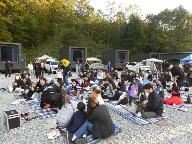 ©AP신문(AP뉴스)/이미지 제공 = LIG넥스원 ▲LIG넥스원은 지난 10월 24~26일 가을을 맞아 충북 제천에 임직원 및 가족 230여명을 초청해 ‘할로윈 캠프’를 개최했다.