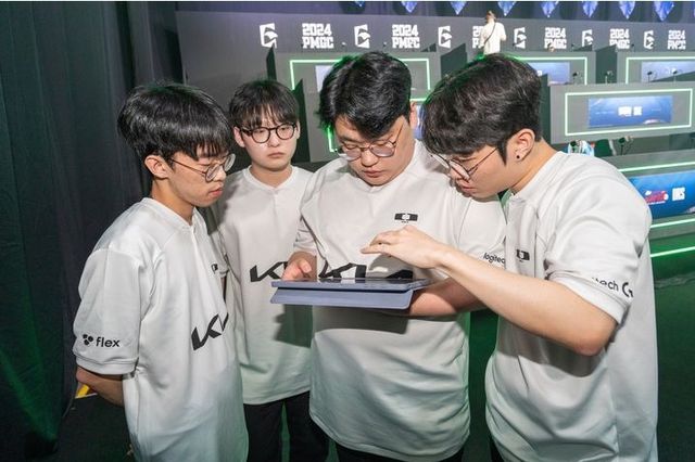 ©AP신문(AP뉴스)/ 이미지 제공 = 크래프톤 ▲디플러스 기아 선수단. (왼쪽부터) '칩스' 정유찬 선수, '놀부' 송수안 선수, '파비안' 박상철 선수, '오살' 고한빈 선수.