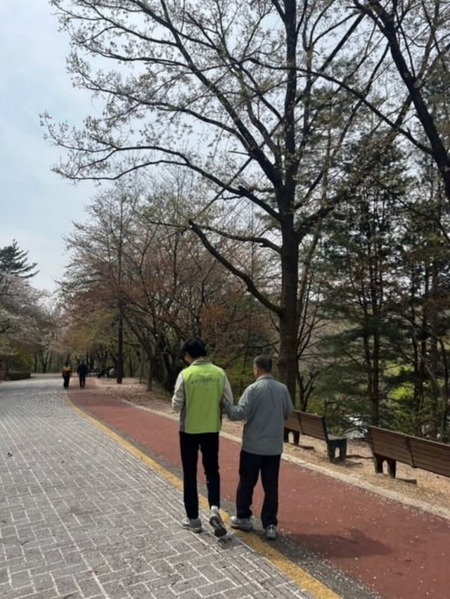 ©AP신문(AP뉴스)/이미지 제공 = 금호석유화학그룹 ▲금호석유화학그룹 시각장애인 산행 교실