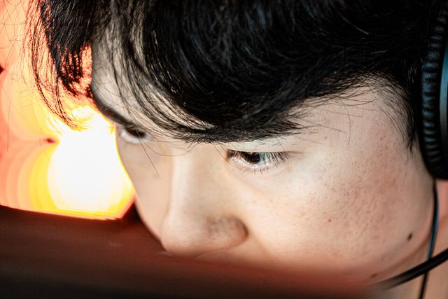 ©AP신문(AP뉴스)/이미지 제공 = 크래프톤 ▲FN 포천 '스타로드' 이종호 선수가 날카로운 눈빛으로 모니터를 응시하며 플레이에 집중하고 있다.