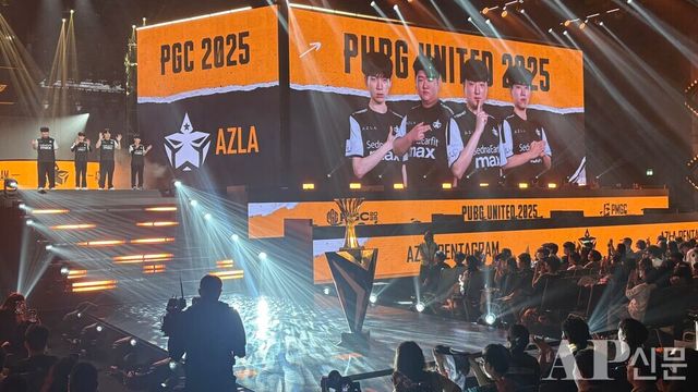ⓒAP신문(AP뉴스)/)/ 박수연 기자 = ▲12일 태국 방콕 시암 파라곤에서 진행된&nbsp;'펍지 유나이티드(PUBG UNITED)' 그랜드 파이널 개막식에서 FN포천 선수들이 포즈를 취하고 있다.