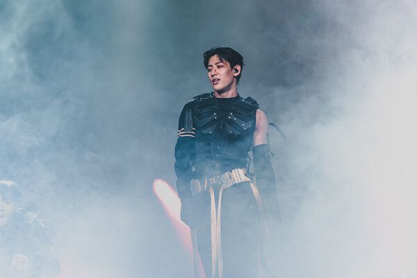 ⓒAP신문(AP뉴스)펍지 유나이티드 그랜드 파이널 2일차 일정에 돌입한 13일 '갓세븐(GOT7)' 뱀뱀이 무대에 올라 퍼포먼스를 펼치고 있다.