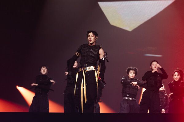 ⓒAP신문(AP뉴스)/ 이미지 제공 = 크래프톤&nbsp;▲펍지 유나이티드 그랜드 파이널 2일차 일정에 돌입한 13일 '갓세븐(GOT7)' 뱀뱀이 무대에 올라 퍼포먼스를 펼치고 있다.