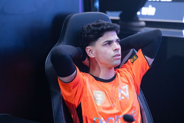 ©AP신문(AP뉴스)/이미지 제공 = 크래프톤 ▲알파세븐 카릴류 선수가 우승 확정 직후 6년을 기다려온 '무관의 한'을 마침내 풀어낸 것이 믿기지 않는 표정으로 의자에 깊숙이 기대어 앉아, 꿈만 같은 현실을 멍하니 되새기고 있다.