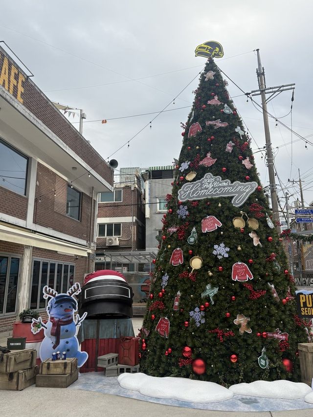 ⓒAP신문(AP뉴스)/ 박수연 기자 =&nbsp;▲19일 펍지 성수에서 열린 ‘펍지 유나이티드: 홈커밍'에 마련 된 대형 크리스마스 트리.