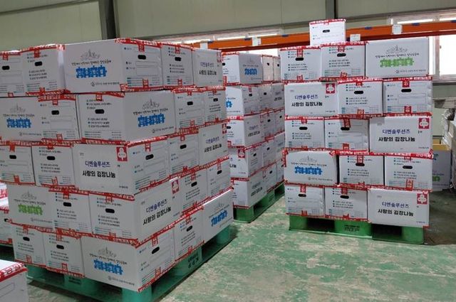 ©AP신문(AP뉴스)/이미지 제공 = DN솔루션즈 ▲경상남도 지역의 취약계층 및 지역아동센터에 전달된 DN솔루션즈 ‘사랑의 김장김치’