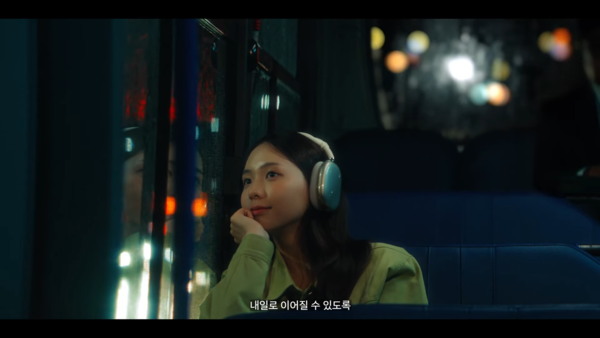 [AP신문 광고평론 No.1448]&nbsp; ​​​​​​​사람들의 평온한 내일을 지키겠다는 메시지를 전달한다. 사진 LIG넥스원 유튜브 캡처ⓒAP신문(AP뉴스)