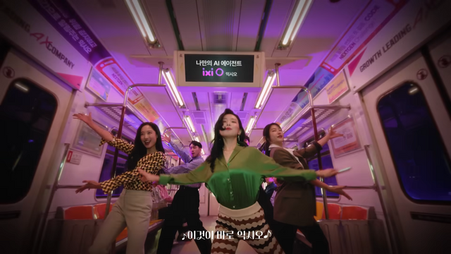 [AP신문 광고평론 No.1212]&nbsp; ​​​​​​​지하철을 배경으로 춤과 노래를 선보인다. 사진 LG유플러스 유튜브 캡처ⓒAP신문(AP뉴스)