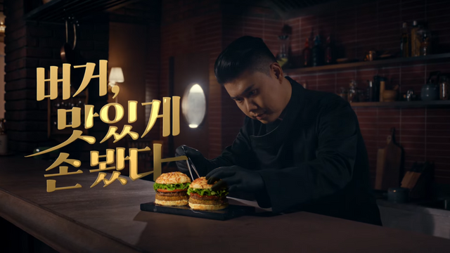 [AP신문 광고평론 No.1214]&nbsp; '흑백요리사' 우승자 권성준 셰프가 롯데리아 모델이 됐다. 사진 롯데리아 유튜브 캡처ⓒAP신문(AP뉴스)