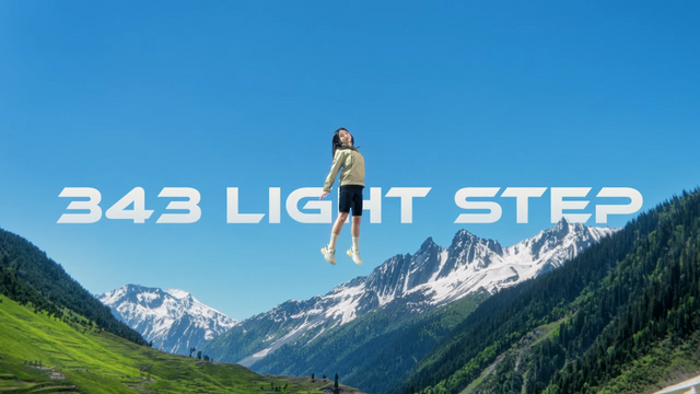 [AP신문 광고평론 No.1232]&nbsp; ​​​​​​​제품을 신고 뛰어오르자 배경이 광활한 자연으로 바뀐다. 사진 블랙야크 유튜브 캡처ⓒAP신문(AP뉴스)