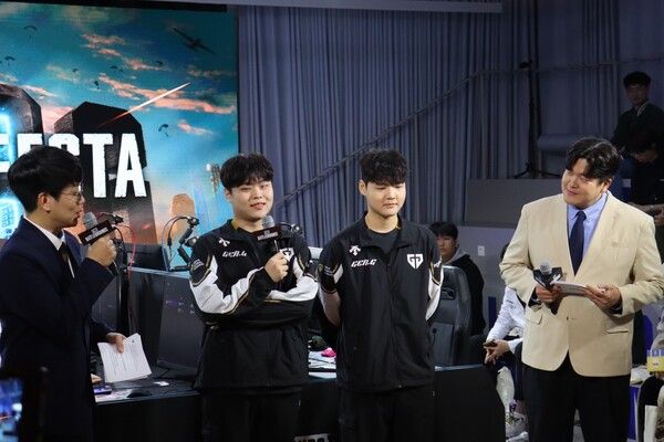 ⓒAP신문(AP뉴스)/ 박수연 기자 =&nbsp;▲(왼쪽부터) 지수보이 해설, '토시' 성윤모, '빈' 오원빈 선수, 신정민 해설