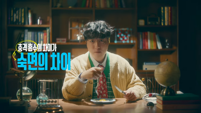 [AP신문 광고평론 No.1240]&nbsp; 에이스 침대 모델 과학 유튜버 궤도. 사진 에이스 침대 유튜브 캡처ⓒAP신문(AP뉴스)