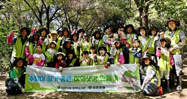 ©AP신문(AP뉴스)/이미지 제공 = 유한양행 ▲유한양행은 서울 여의샛강에서 생태지킴이 활동을 지속하기 위해 임직원 봉사단을 결성하고, 연 4~5회 다양한 생태 활동을 실천하고 있다.