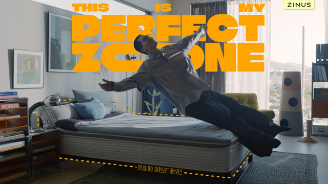 [AP신문 광고평론 No.1266]&nbsp;​​​​​​​침대에 다이빙하듯 눕는 젊은 남성. 사진 지누스 유튜브 캡처ⓒAP신문(AP뉴스)