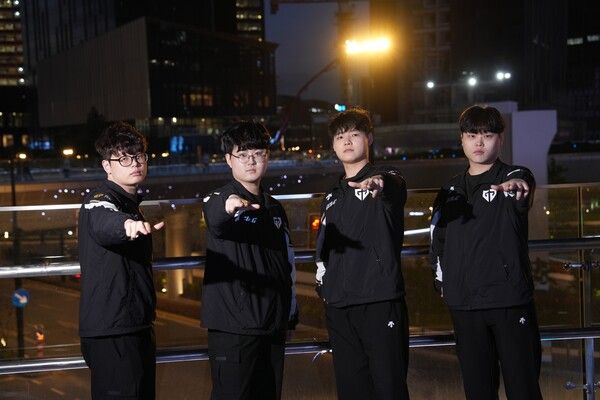 ⓒAP신문(AP뉴스)/ 이미지 제공 = 크래프톤&nbsp;▲젠지 선수단.