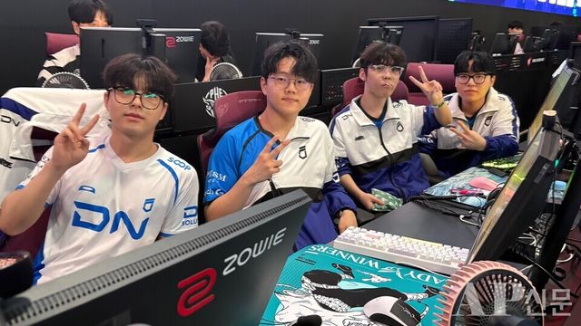 ©AP신문(AP뉴스) = 박수연 기자 ▲디엔 프릭스 선수단. (왼쪽부터) '디엘' 김진현, '살루트' 우제현, '규민' 심규민, '헤븐' 김태성 선수.