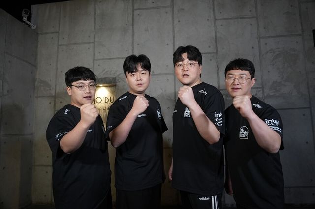 ©AP신문(AP뉴스)/이미지 제공 = 크래프톤 ▲배고파 선수단. (왼쪽부터) '아칸' 김민욱, '박프로' 박혜성, '성장' 성장환, '투하트' 신혁준 선수.