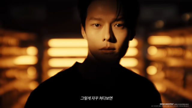 [AP신문 광고평론 No.1278]&nbsp; ​​​​​​​마트 주류 코너를 배경으로 한다. 사진 골든블루 유튜브 캡처ⓒAP신문(AP뉴스)