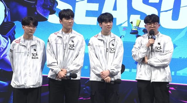 ©AP신문(AP뉴스)/이미지 제공 = 크래프톤 ▲DRX 선수들이 3일 대전 이스포츠경기장에서 열린 크래프톤 주최 'PMPS 2025 시즌 1' 파이널 스테이지 데이 1을 마친 후 인터뷰를 진행하고 있다.