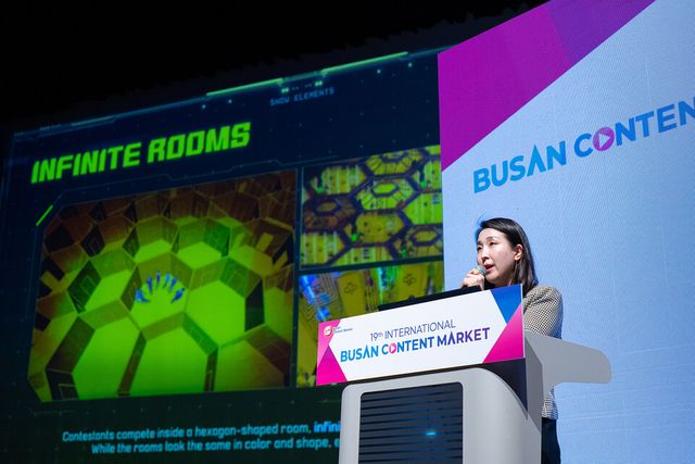 ©AP신문(AP뉴스)/이미지 제공 = CJ ENM ▲나혜영 CJ ENM 해외콘텐츠사업팀 과장이 BCM 콘퍼런스에서 '무한루프' 스크리닝을 진행했다.
