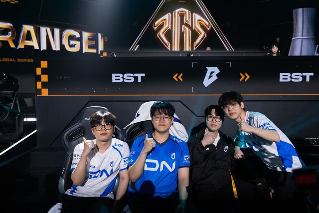 ©AP신문(AP뉴스)/이미지 제공 = 크래프톤 ▲(왼쪽부터) DN 프릭스 '디엘' 김진현, '살루트' 우제현, '헤븐' 김태성, '규민' 심규민 선수.&nbsp;