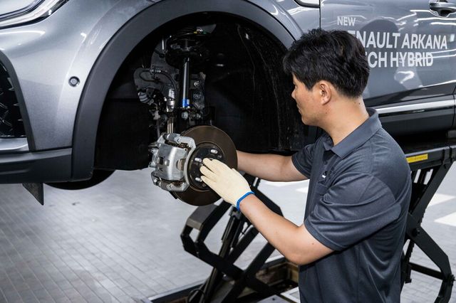 ©AP신문(AP뉴스)/이미지 제공 = 르노코리아 ▲르노코리아는 5월과 6월 두 달간 전국 직영 서비스센터 7개소에서 연식 3년 초과 차량 보유 고객을 대상으로 ‘보이는 프리미엄 점검 서비스’를 무상으로 제공한다.