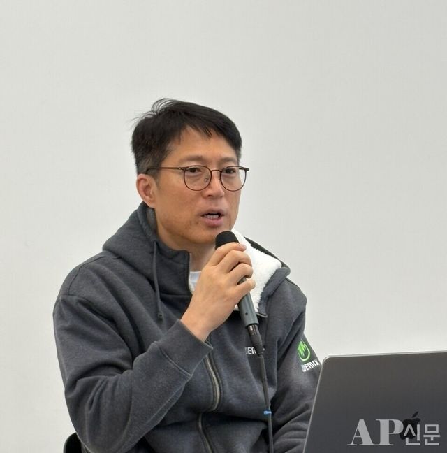 ©AP신문(AP뉴스) 박수연 기자 = ▲김석환 위믹스재단 대표가 지난 3일 경기도 판교 테크원타워에서 열린 ‘위믹스 거래지원 종료’에 대한 긴급 기자 간담회에 참석해 향후 대응 계획을 설명하고 있다.