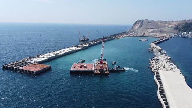 ©AP신문(AP뉴스)/이미지 제공 = DL이앤씨 ▲울릉공항 케이슨을 설치하는 모습.