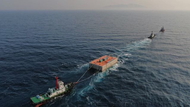 ©AP신문(AP뉴스)/이미지 제공 = DL이앤씨 ▲포항 영일만에서 울릉공항 건설 현장으로 운송 중인 케이슨 모습