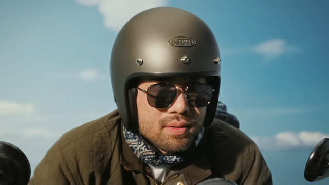 [AP신문 광고평론 No.1296]&nbsp;모터사이클을 타고 있는 남성. 사진 세방그룹 유튜브 캡처ⓒAP신문(AP뉴스)