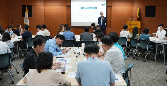 ©AP신문(AP뉴스)/이미지 제공 = 교보증권 ▲교보증권 이석기 대표이사가 6월 25일 교보증권 본사 19층 비전홀에서 열린 ‘2025 금융소비자보호 교육’에 참석해 인사말을 전하고 있다.