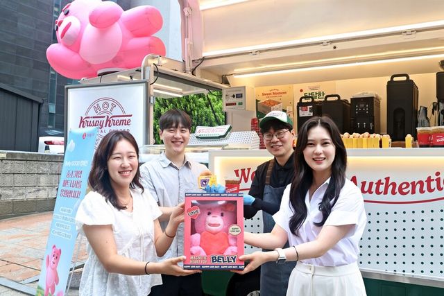 ©AP신문(AP뉴스)/이미지 제공 = 롯데홈쇼핑 ▲롯데홈쇼핑은 지난 27일 중소 파트너사를 직접 방문해 간식과 응원 메시지를 전달하는 찾아가는 상생 행사 ‘벨리굿’ 캠페인을 진행했다.