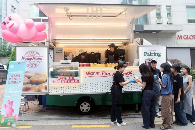 ©AP신문(AP뉴스)/이미지 제공 = 롯데홈쇼핑 ▲롯데홈쇼핑은 지난 27일 중소 파트너사를 직접 방문해 간식과 응원 메시지를 전달하는 찾아가는 상생 행사 ‘벨리굿’ 캠페인을 진행했다.