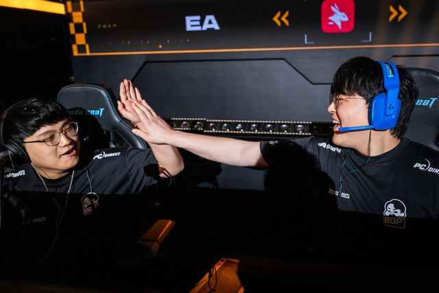 ©AP신문(AP뉴스)/이미지 제공 = 크래프톤 ▲왼쪽부터 배고파 아칸(AKaN·김민욱), 성장(Seongjang·성장환) 선수