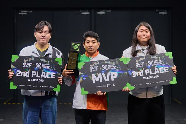 ©AP신문(AP뉴스)/이미지 제공 = 한국e스포츠협회 ▲전남 드래곤즈 이스포츠팀 ’Ahina’ 유창호 선수가 10일 ‘2025 대한민국 이스포츠 리그’(이하 2025 KEL) FC 모바일 종목 초대 챔피언 자리에 올랐다.&nbsp;
