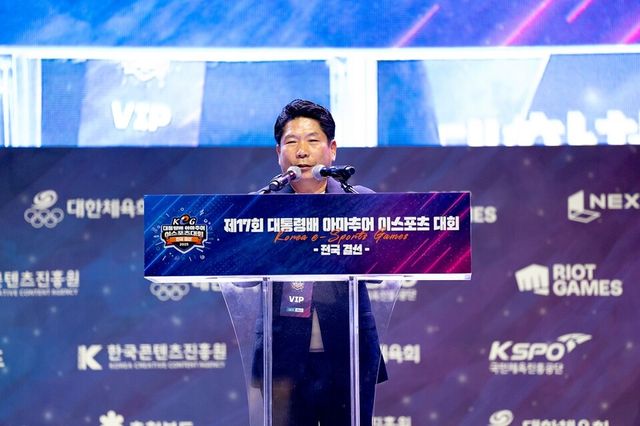 ©AP신문(AP뉴스)/이미지 제공 = 한국e스포츠협회 ▲김창규 제천시장이 16일 제천체육관에서 열린 '제17회 대통령배 아마추어 이스포츠 대회(KeG)' 전국 결선 개회식에 참석해 환영사를 하고 있다.