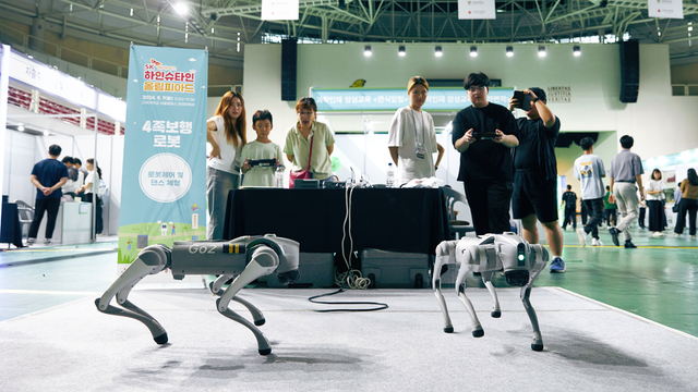 ©AP신문(AP뉴스)/이미지 제공 = SK하이닉스 ▲지난 2024년 9월 진행된 ‘하인슈타인 올림피아드’ 현장. SK하이닉스는 과학인재 양성 프로그램인 ‘하인슈타인’을 올해부터 AI 이해 및 활용 능력을 갖춘 인재 양성 프로그램으로 운영할 예정이다.