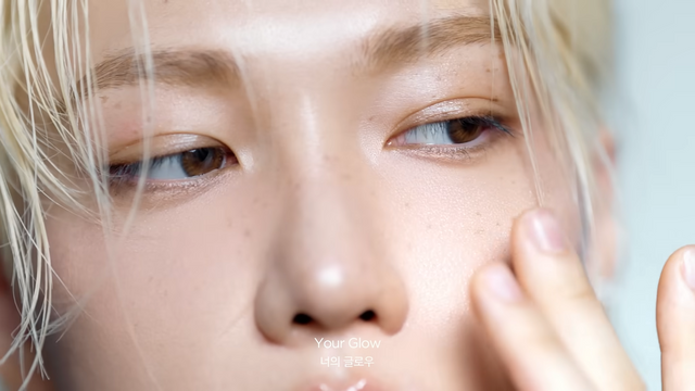 [AP신문 광고평론 No.1341]&nbsp; ​​​​​​​점, 주근깨 등을 그대로 보여준다. 사진 헤라 유튜브 캡처ⓒAP신문(AP뉴스)