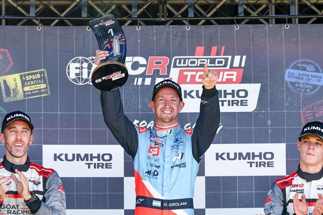 ©AP신문(AP뉴스)/ 이미지 제공 = 현대자동차 ▲노버트 미첼리즈 선수가 9월 12일~14일(현지시간) 열린 '2025 TCR 월드투어' 5라운드 호주 대회 첫번째 레이스에서 우승을 차지하고 포디움에서 기뻐하는 모습.