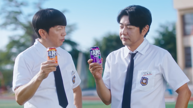 [AP신문 광고평론 No.1348]&nbsp; 배우 김수로, 이종혁이 탐스 모델로 발탁됐다. 사진 롯데칠성음료 유튜브 캡처ⓒAP신문(AP뉴스)